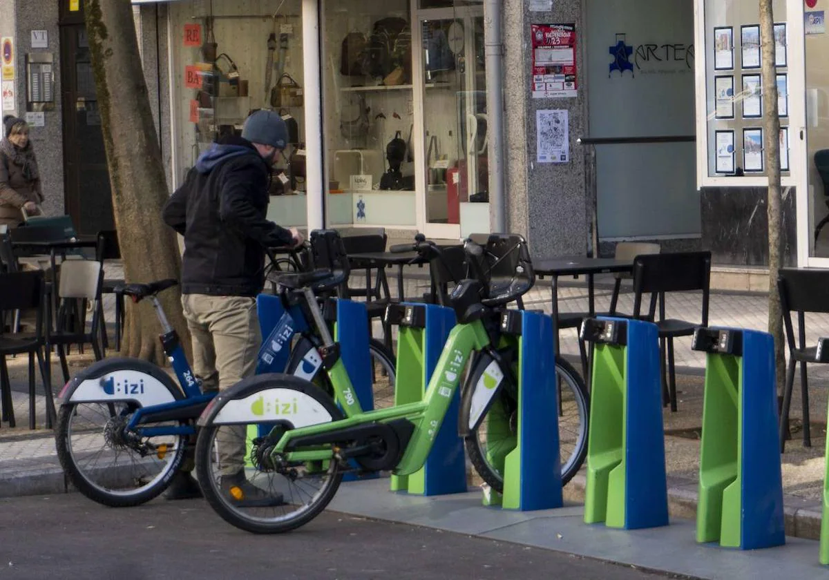 La OCU denuncia que las tarifas de alquiler de bicis en Donostia